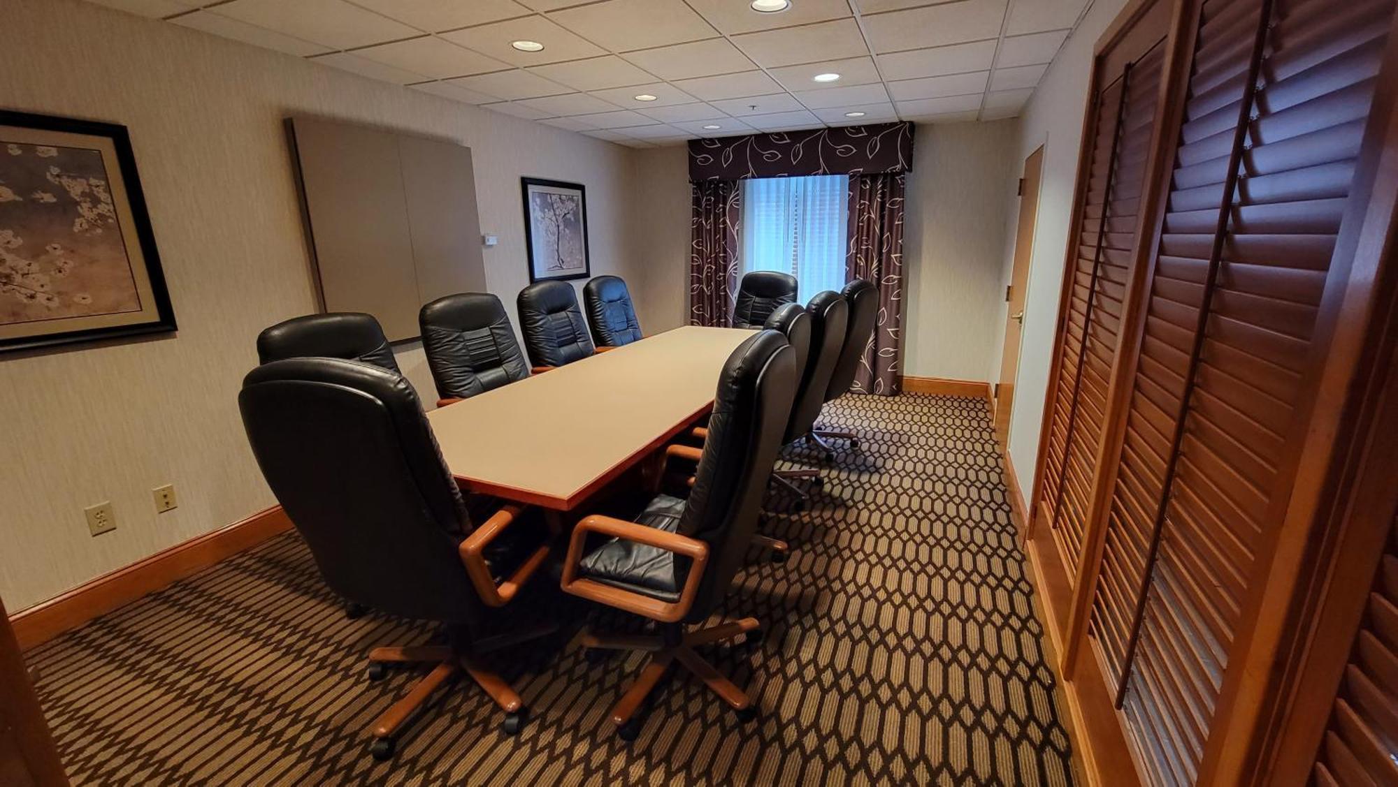Independent Sphc Cross Creek Inn & Suites Фейетвилл Экстерьер фото